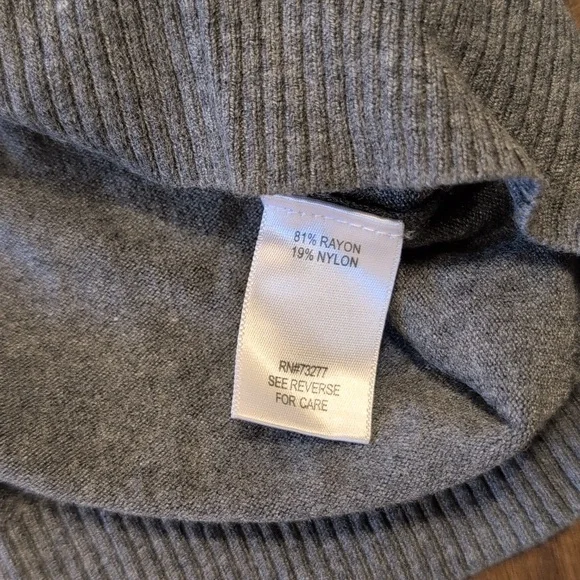 Gray color block Turtleneck Sweater - Picture 4 of 7